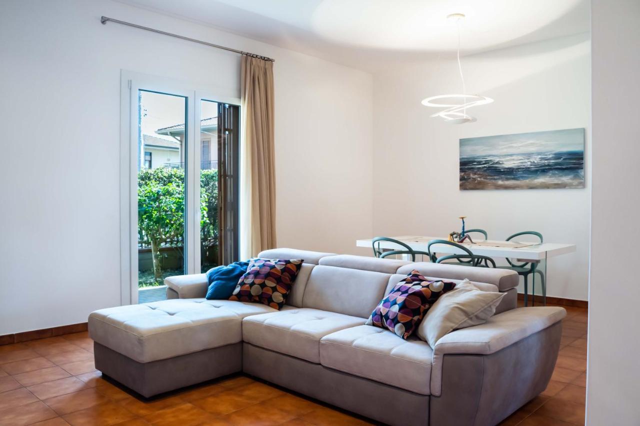 Вилла Acquamarina Luxury House Ачи Костелло Экстерьер фото